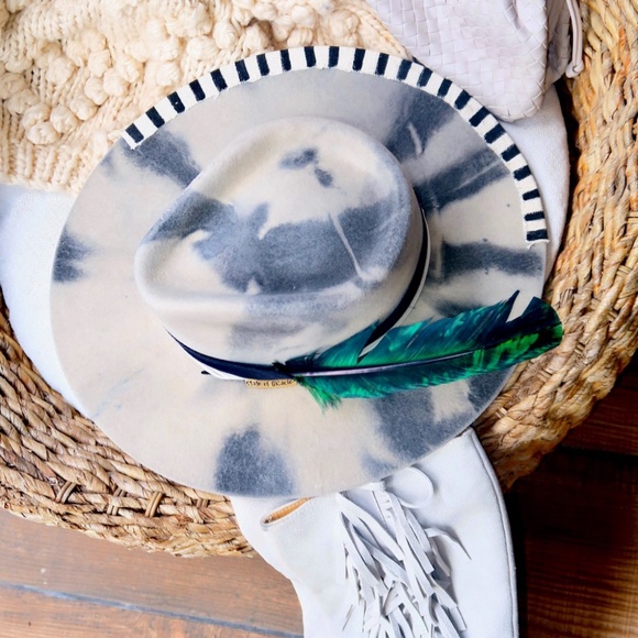 ALBA WOOL HAT - Picture 1 of 13